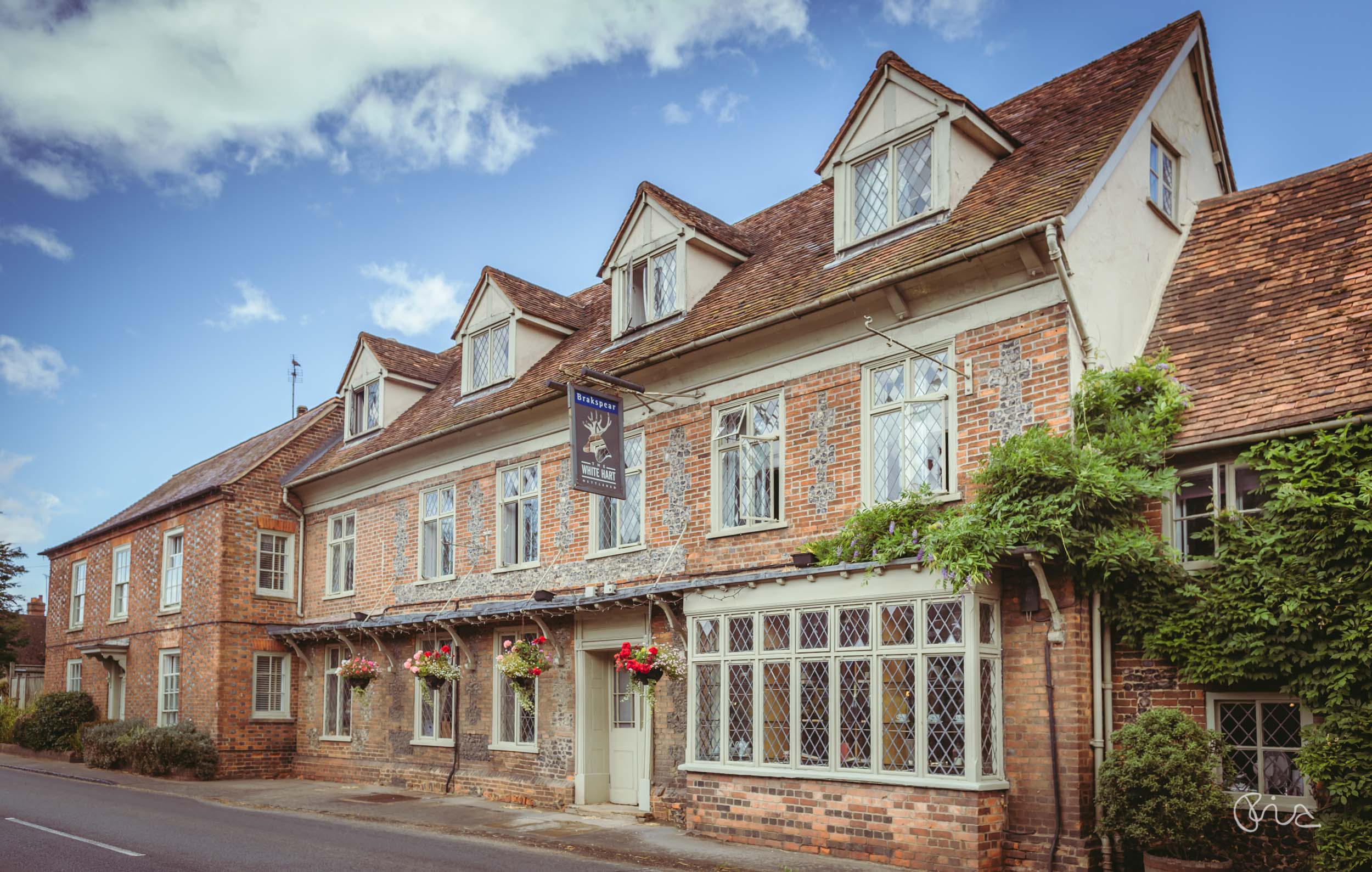 White Hart country inn hotel in Nettlebed