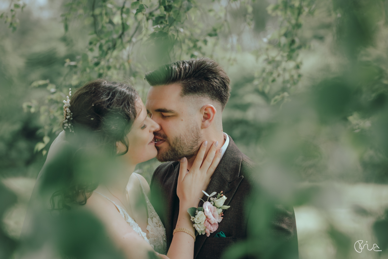 Brookfield Barn wedding photographer